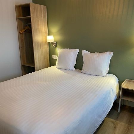 Hotel De Bretagne ฟูแฌร์ ภายนอก รูปภาพ