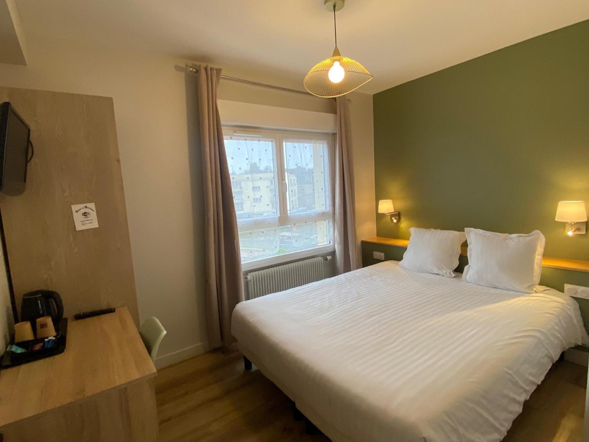 Hotel De Bretagne ฟูแฌร์ ภายนอก รูปภาพ