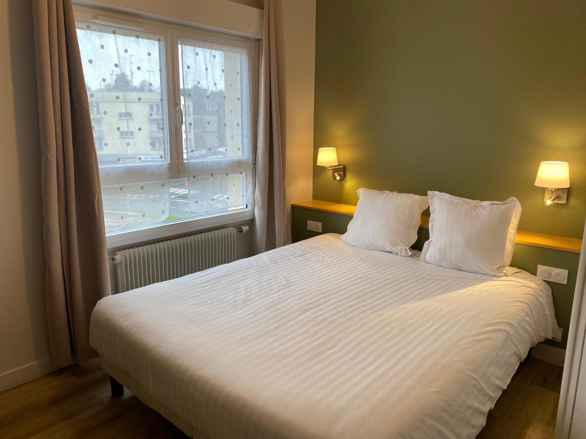 Hotel De Bretagne ฟูแฌร์ ภายนอก รูปภาพ