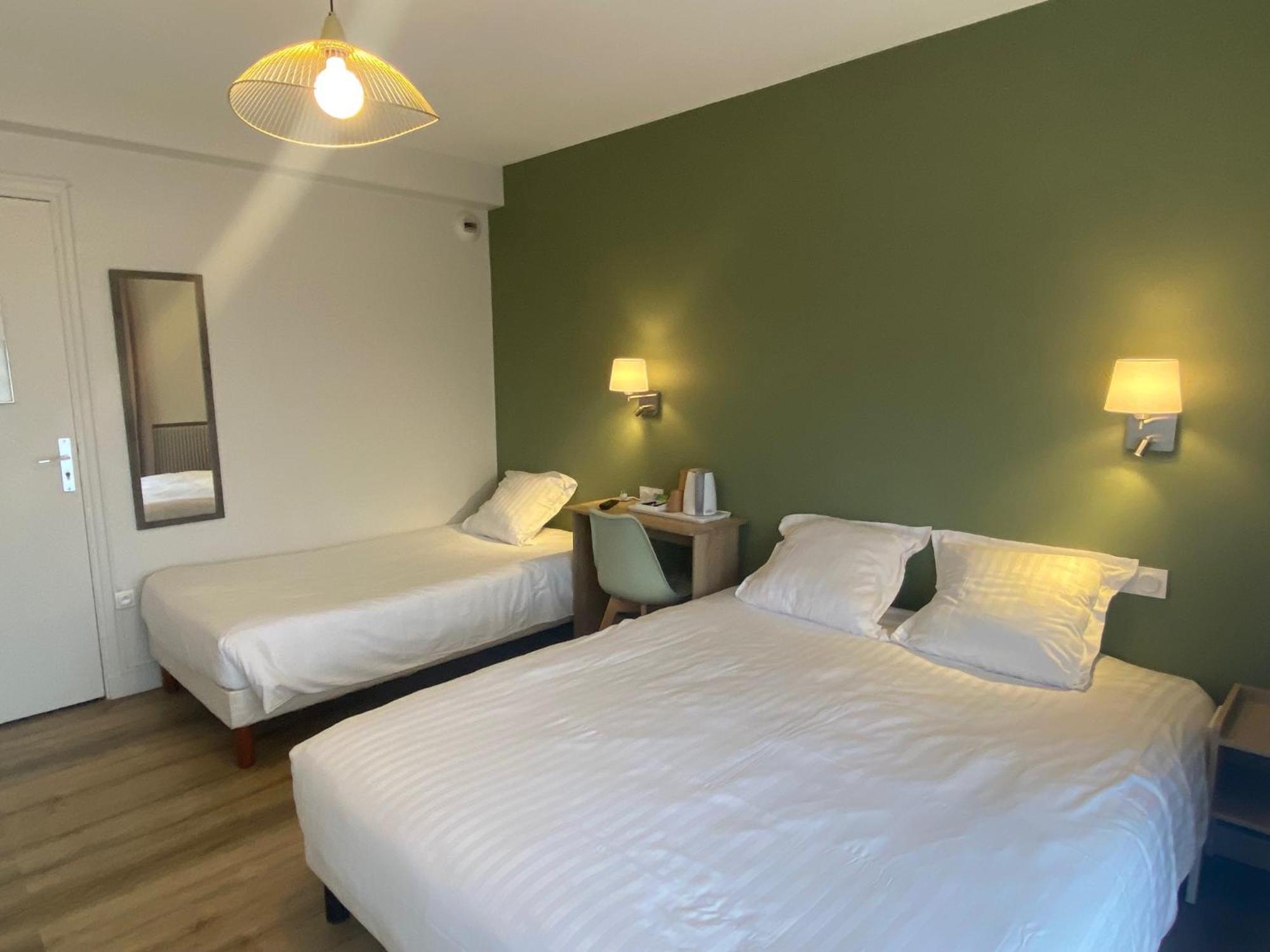 Hotel De Bretagne ฟูแฌร์ ภายนอก รูปภาพ