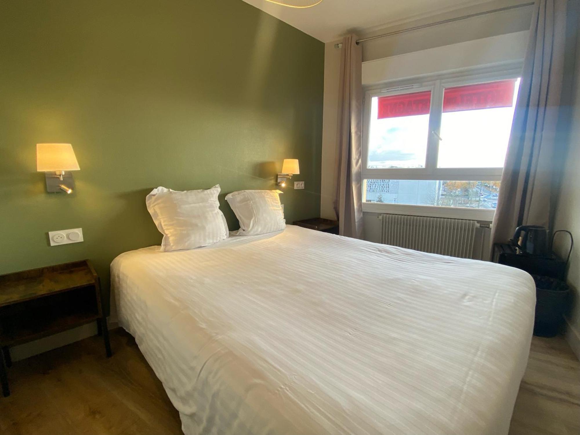 Hotel De Bretagne ฟูแฌร์ ภายนอก รูปภาพ