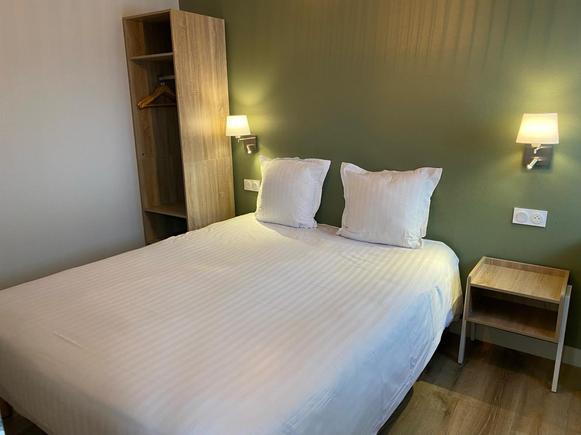 Hotel De Bretagne ฟูแฌร์ ภายนอก รูปภาพ